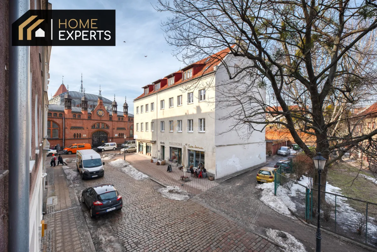 Duże mieszkanie na głównym mieście w kamienicy.
