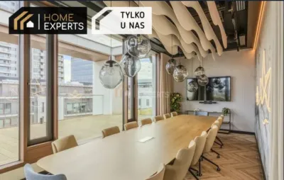 Biurko w coworkingu, Waterfront z widokiem na mor